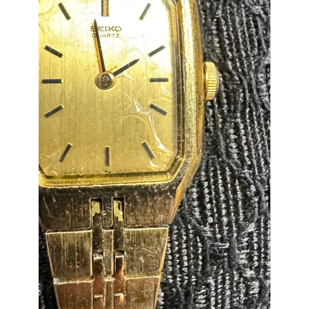 Seiko Gold Tone “Tank” Quartz Watch 2C20 5209 women’s Petite wrist watch ( READ)